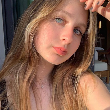 Ava Elizabeth DeLonge Biography